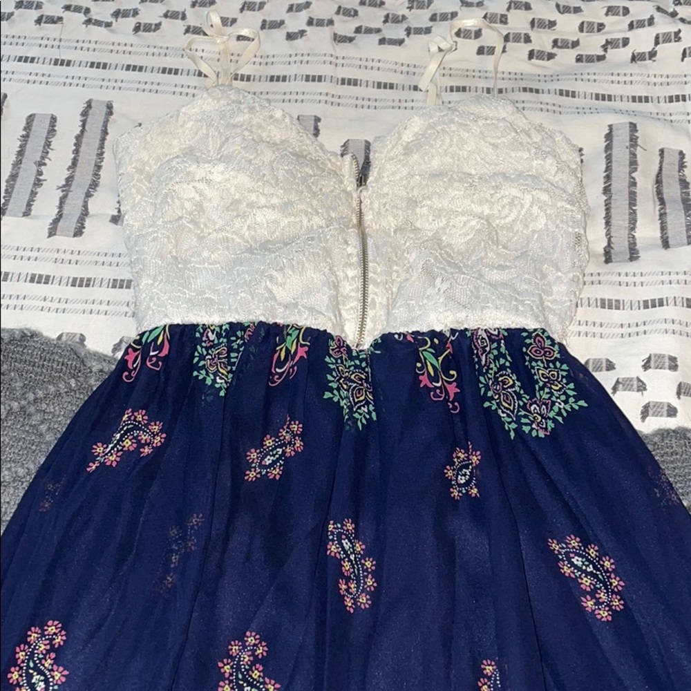 Maxi dress with zip front 🤩